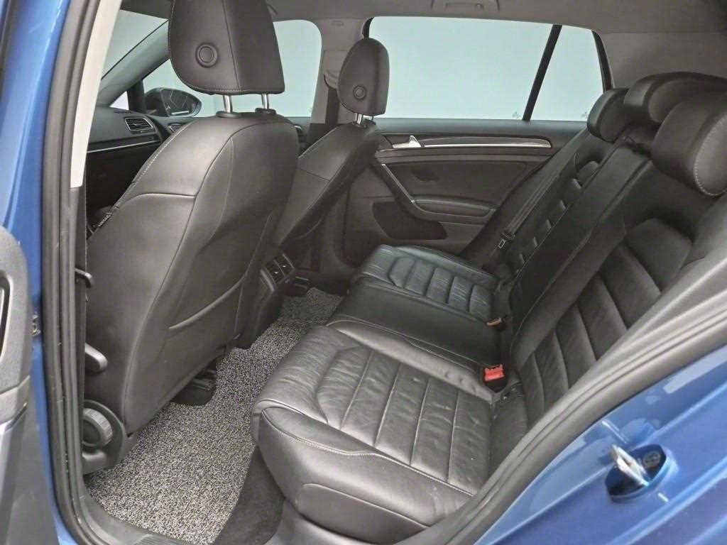 Volkswagen Golf - Vista 12