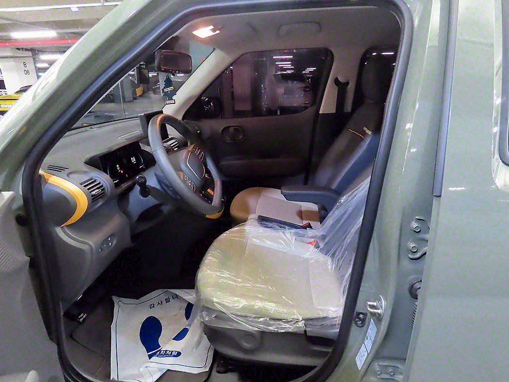 HYUNDAI Casper - Vista 6