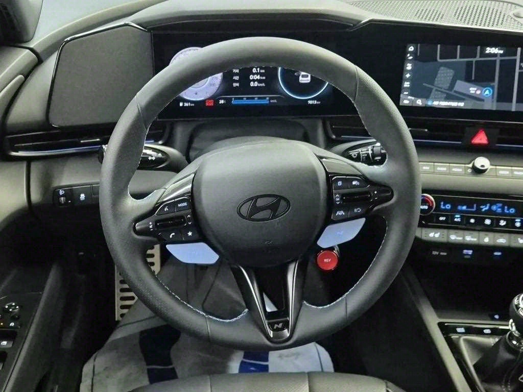 HYUNDAI Avante - Vista 9