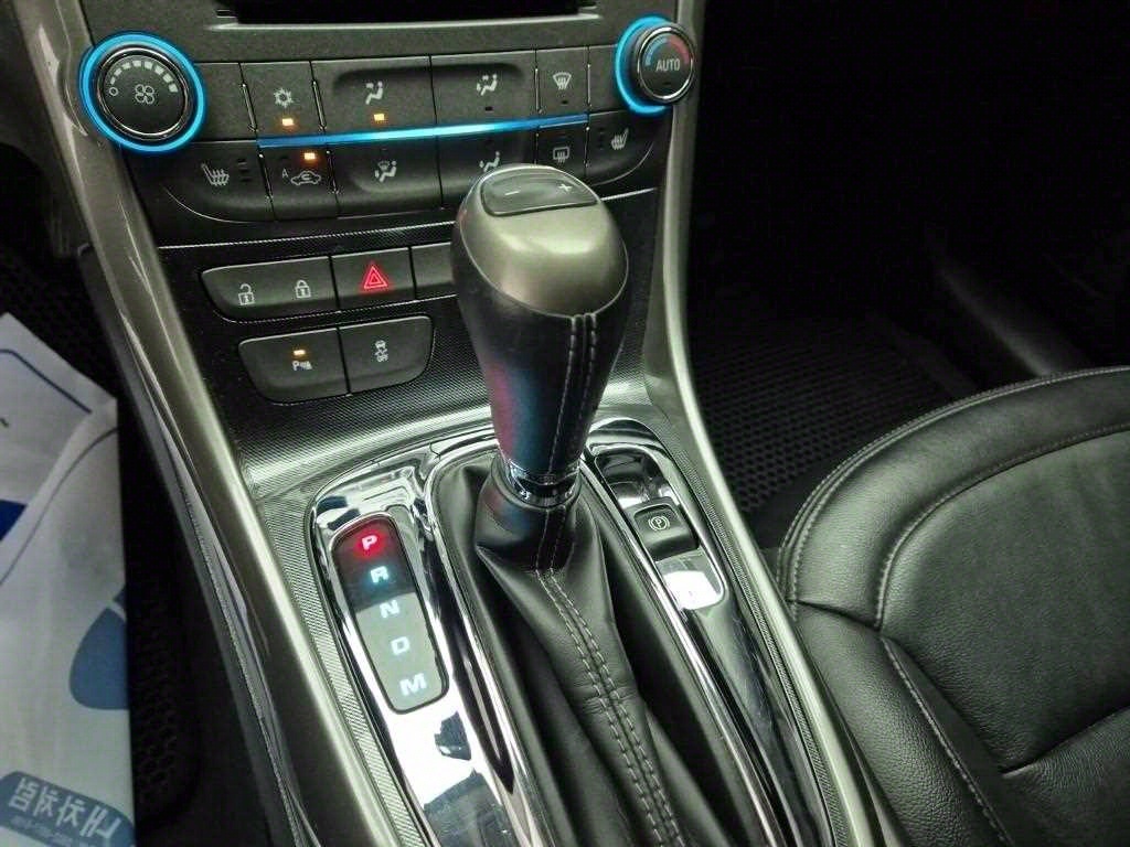 Chevrolet Malibu - Vista 8