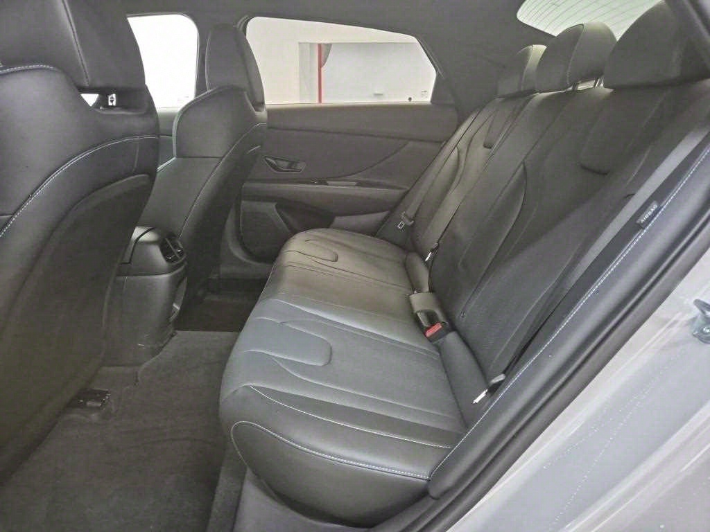 HYUNDAI Avante - Vista 12