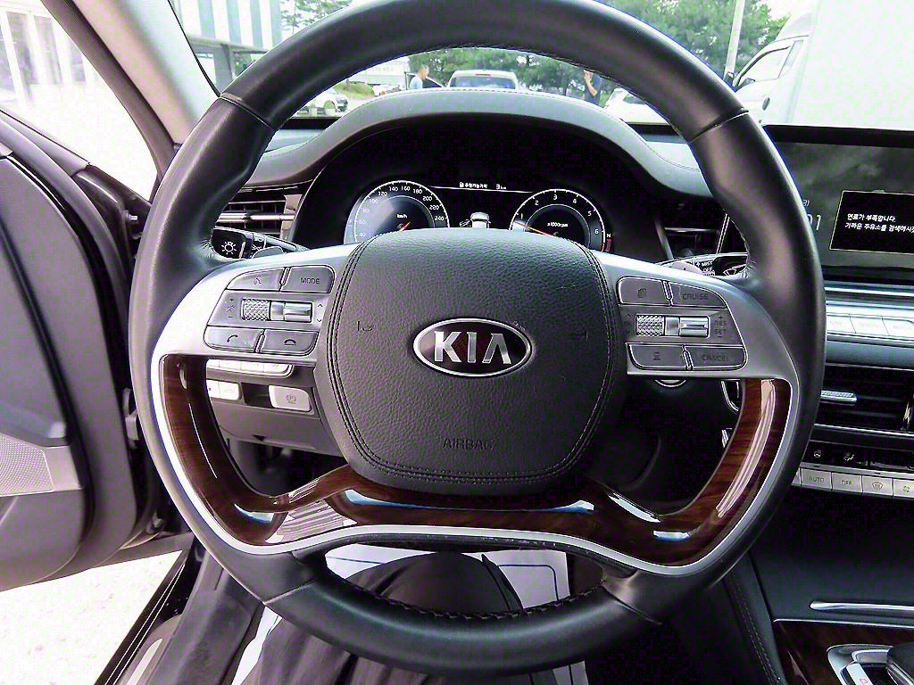 KIA K9 - Vista 8