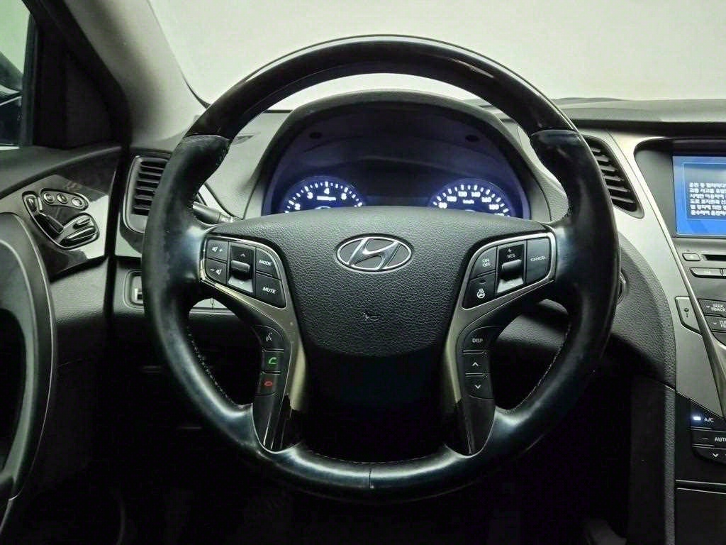 HYUNDAI Grandeur - Vista 9