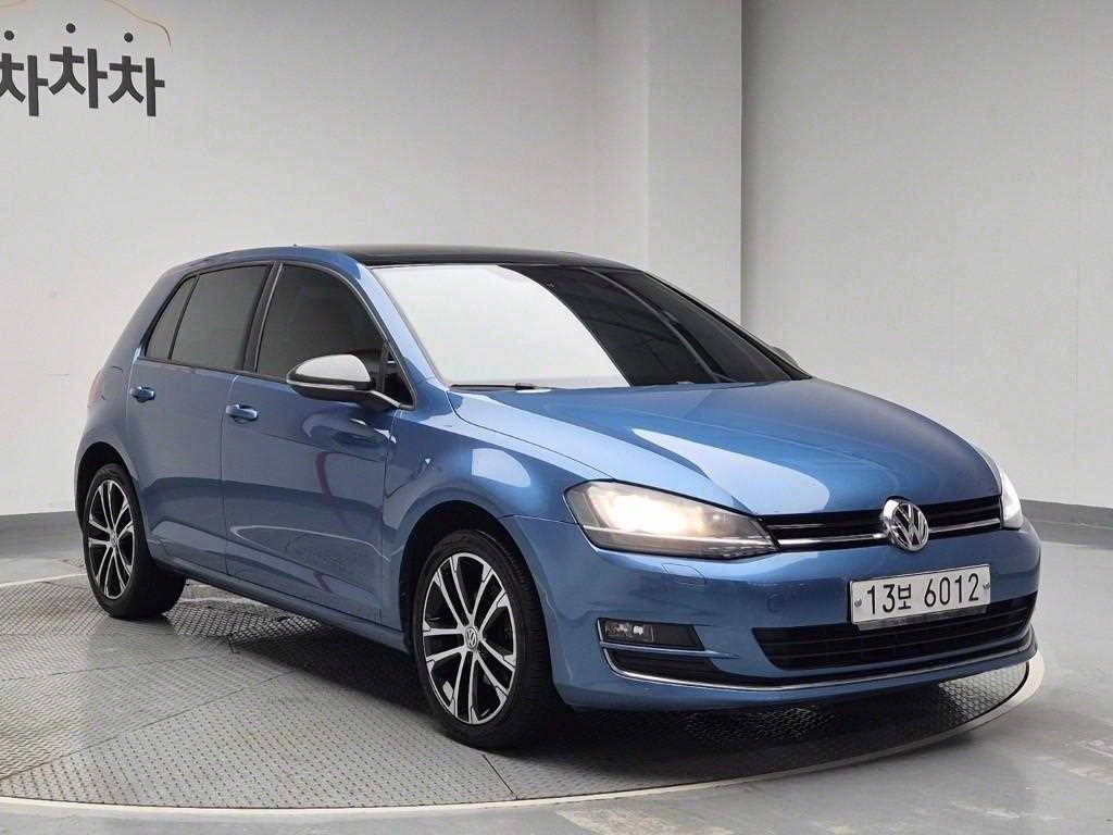 Volkswagen Golf - Vista 4