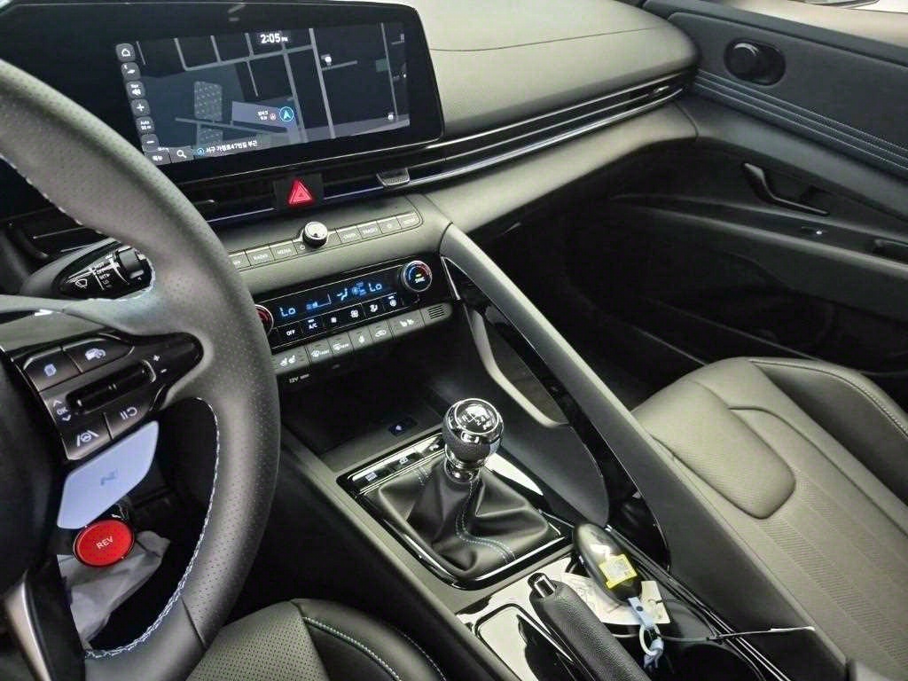 HYUNDAI Avante - Vista 10