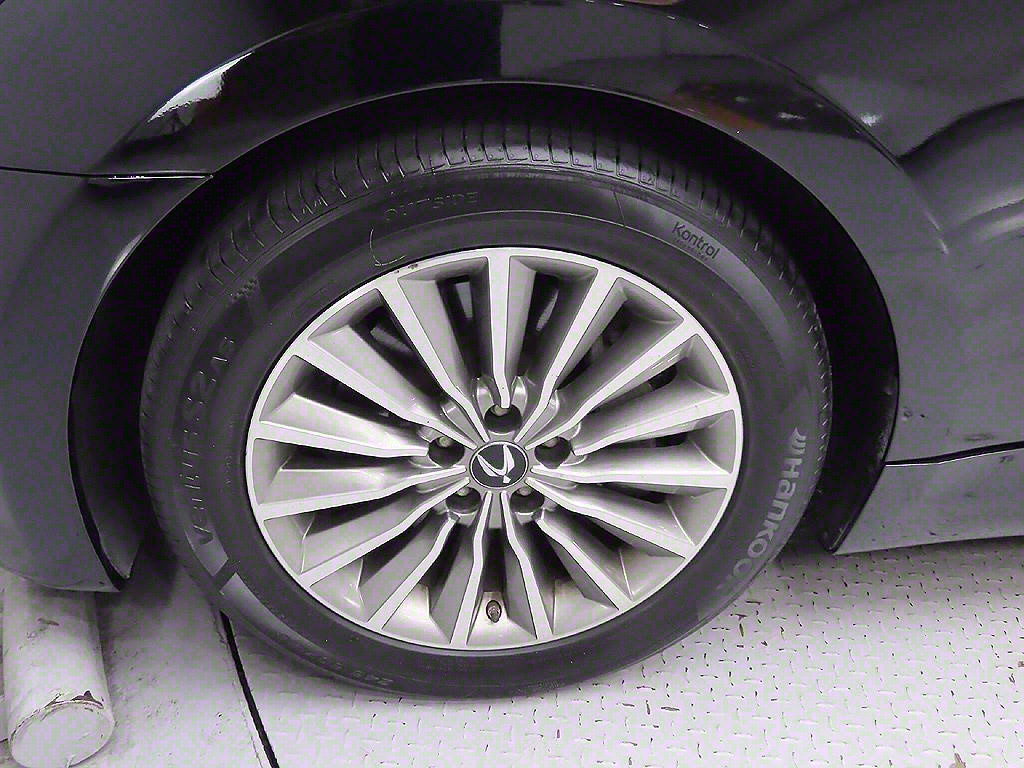 HYUNDAI Equus - Vista 9