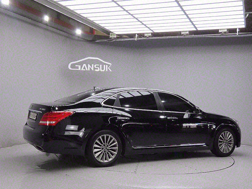 HYUNDAI Equus - Vista 7