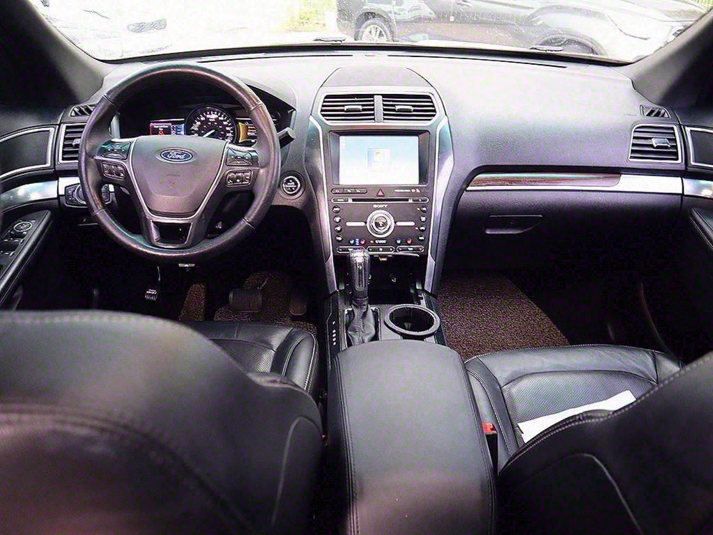 Ford Explorer - Vista 9