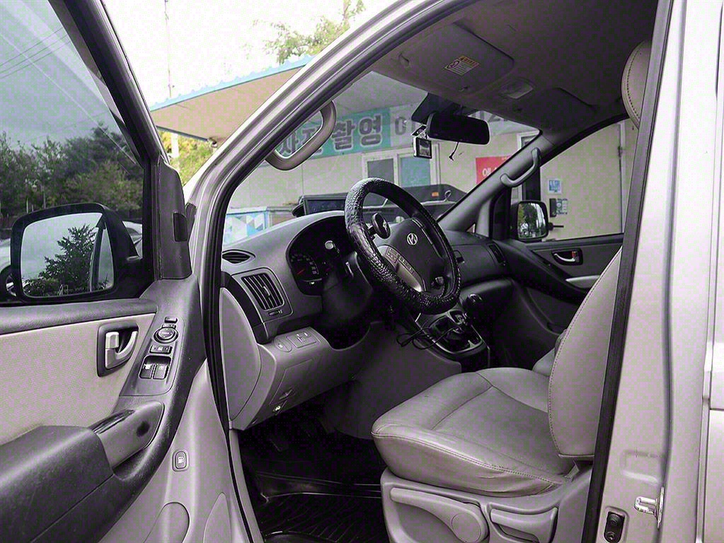 HYUNDAI Starex - Vista 11