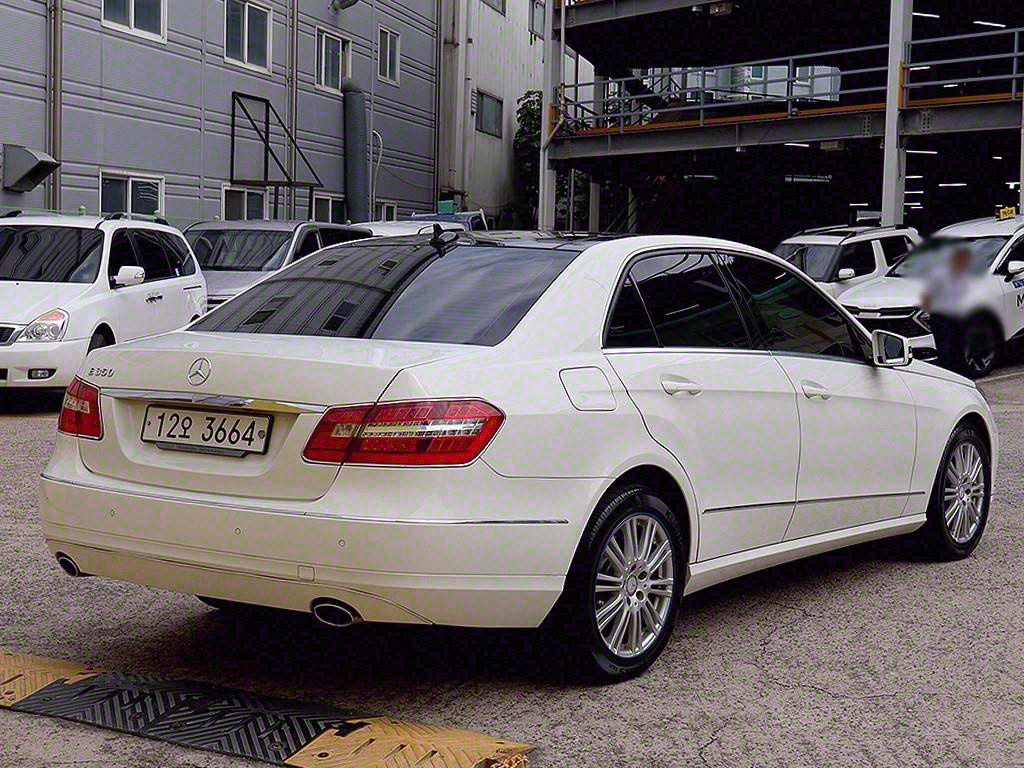 Mercedes Benz E class - Vista 7