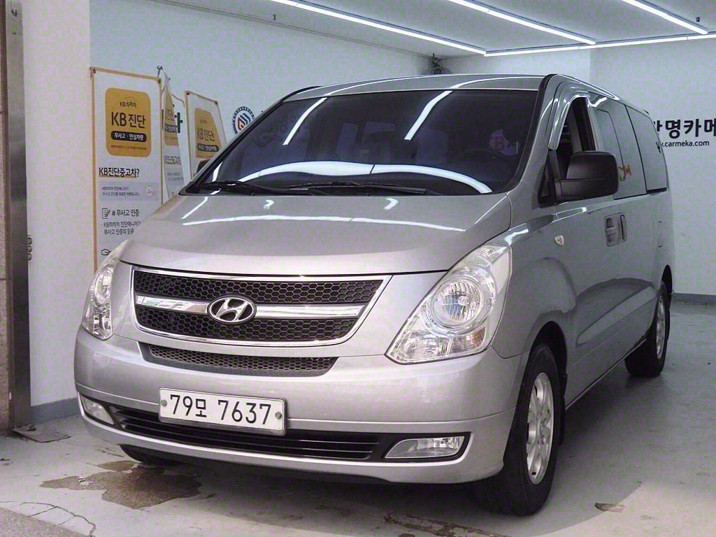 HYUNDAI Starex - Vista 2