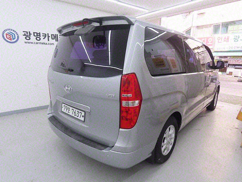 HYUNDAI Starex - Vista 3