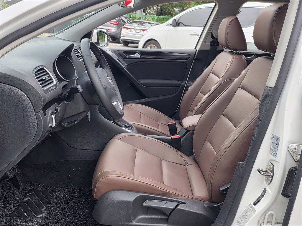 Volkswagen Golf - Vista 9