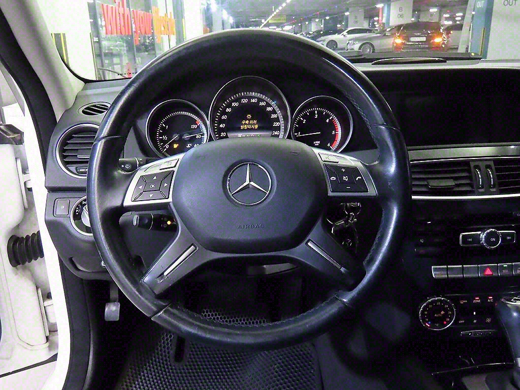 Mercedes Benz C Class - Vista 8
