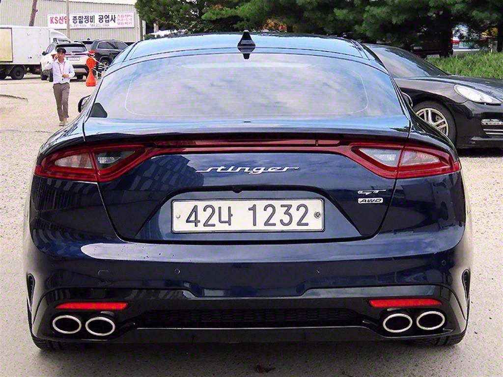 KIA Stinger - Vista 4