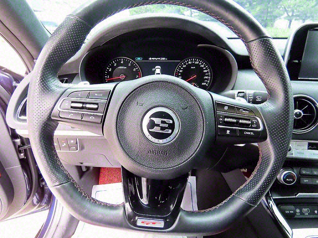 KIA Stinger - Vista 8