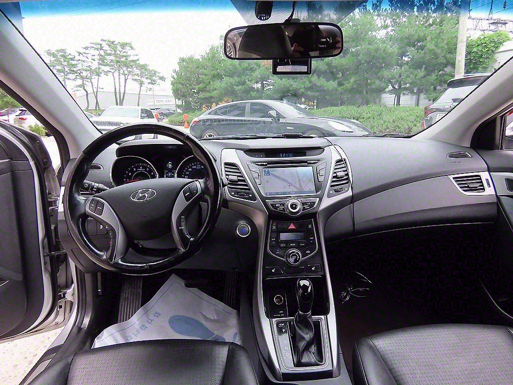 HYUNDAI Avante - Vista 7