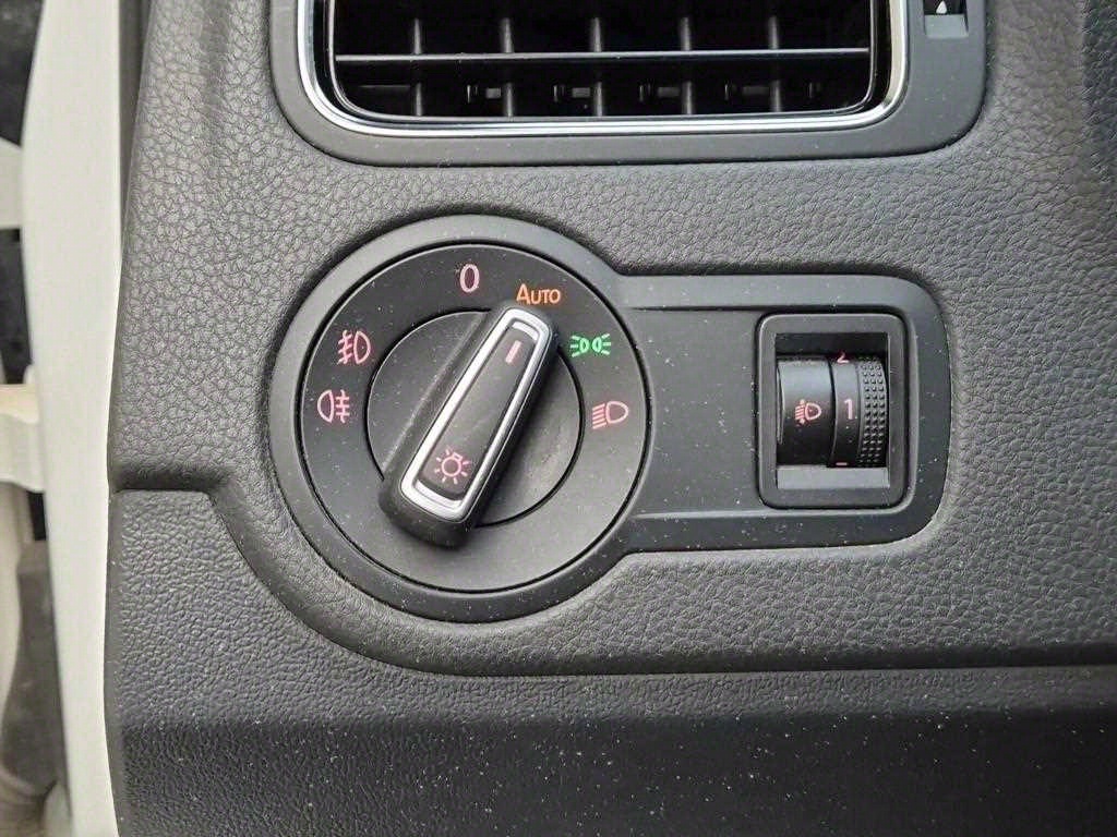 Volkswagen polo 2016 Blanco - Importación desde Corea - HF Imports Iquique - Foto 17