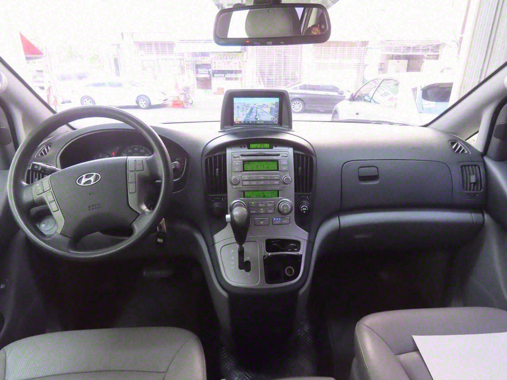 HYUNDAI Starex - Vista 7