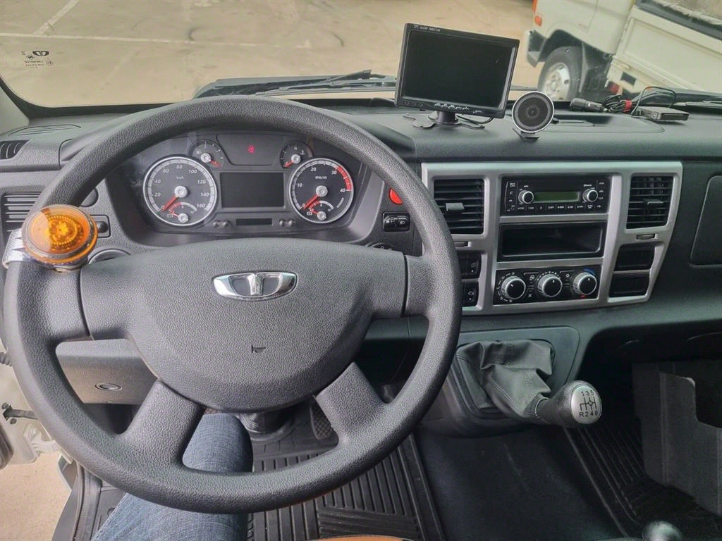 medium and large cargo truck - Vista 12