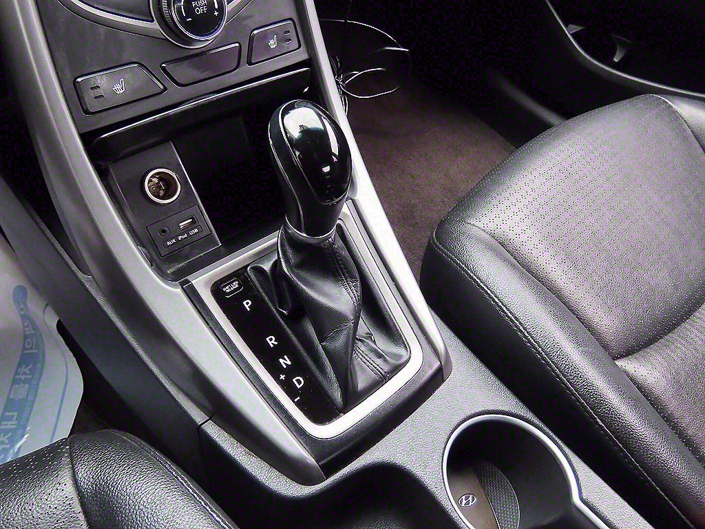 HYUNDAI Avante - Vista 10