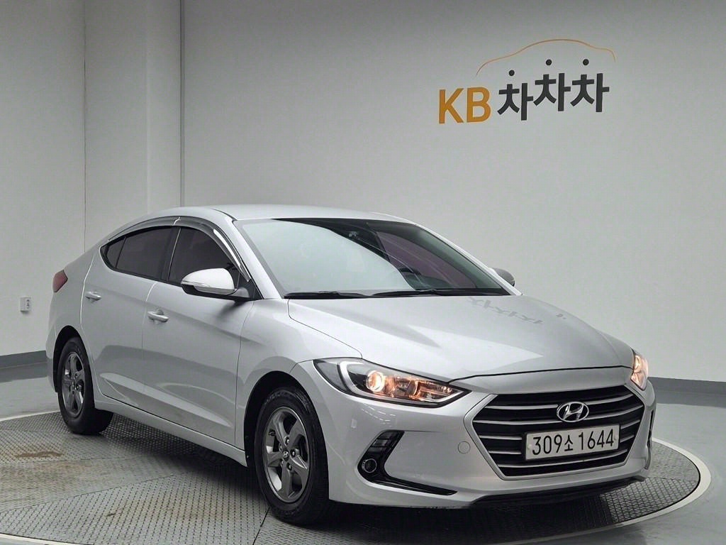 HYUNDAI Avante - Vista 4