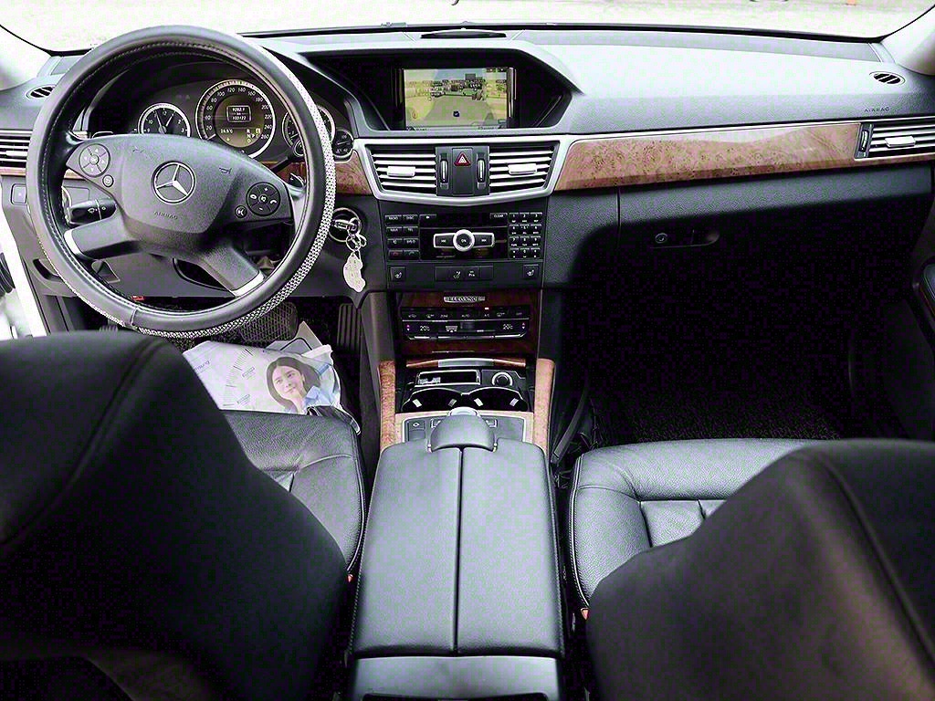 Mercedes Benz E class - Vista 9