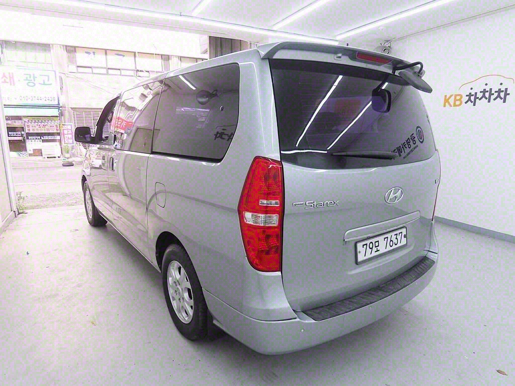 HYUNDAI Starex - Vista 4