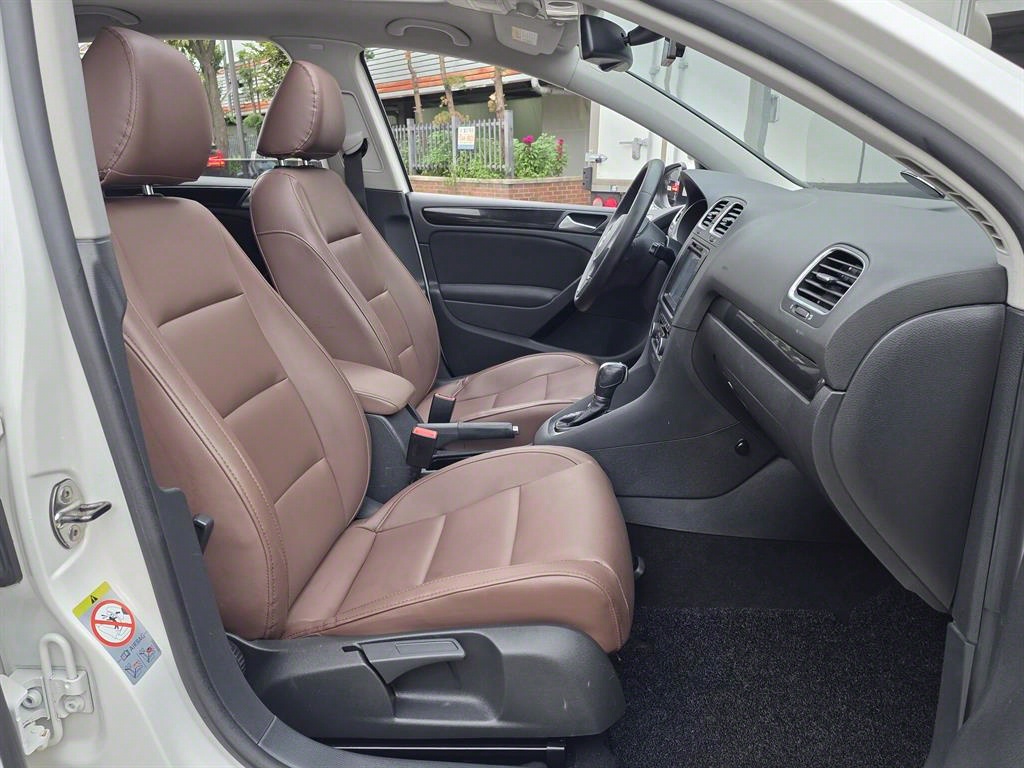 Volkswagen Golf - Vista 10