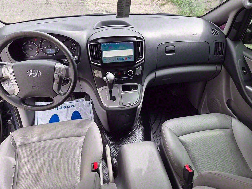 HYUNDAI Starex - Vista 8