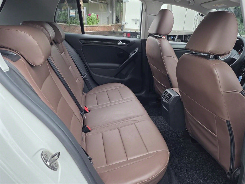 Volkswagen Golf - Vista 11