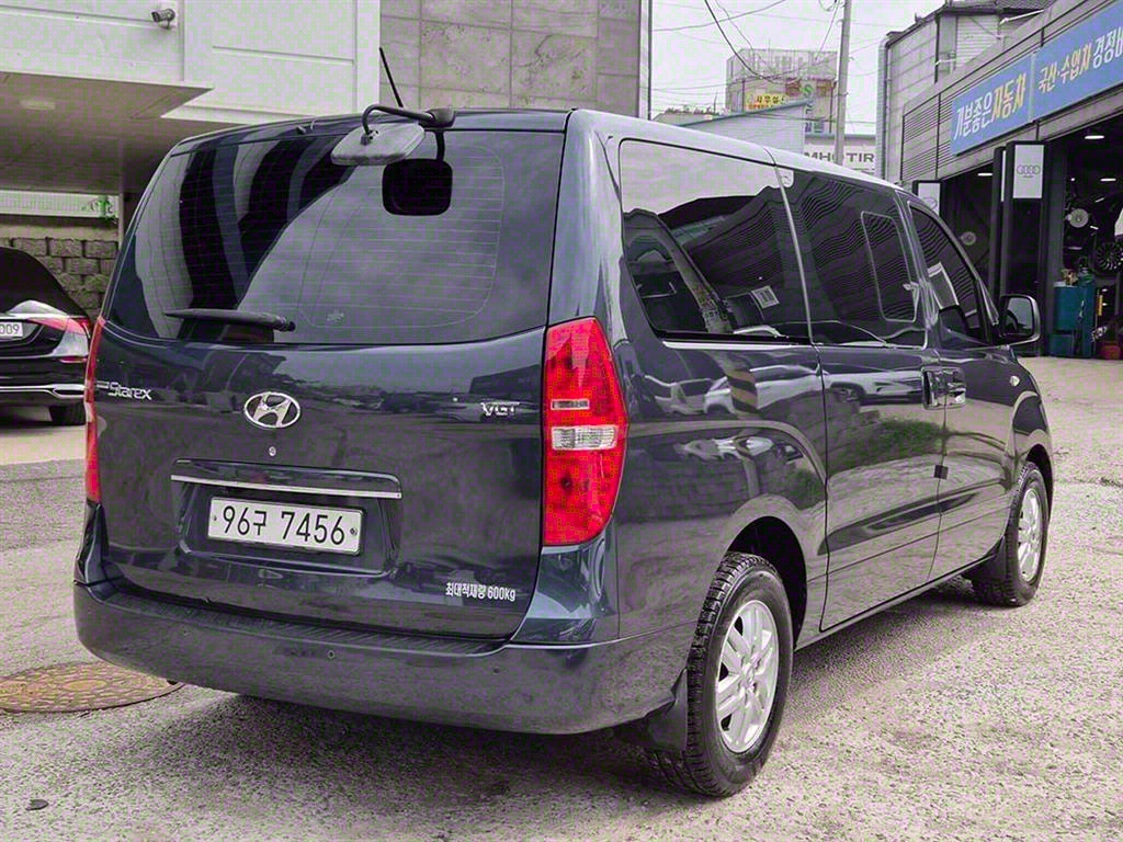 HYUNDAI Starex - Vista 4