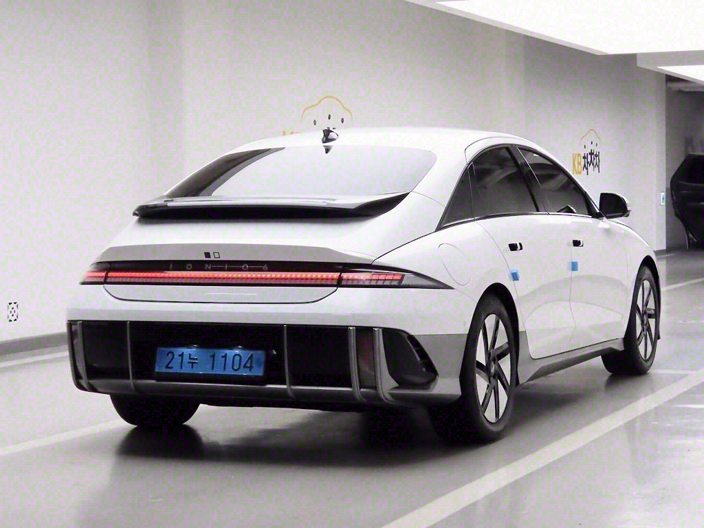 HYUNDAI Ioniq 6 - Vista 4