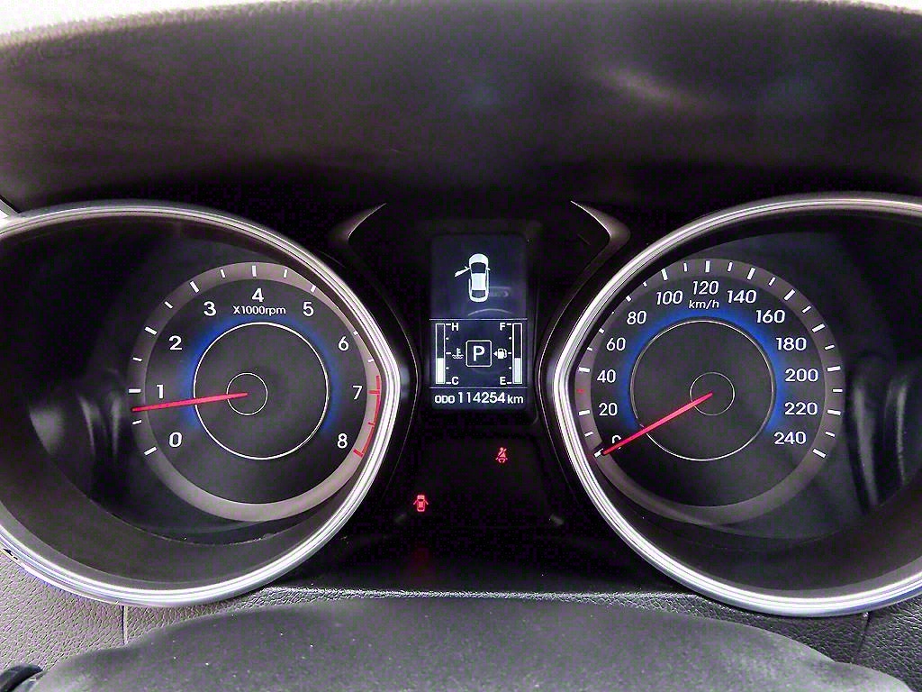 HYUNDAI Avante - Vista 9