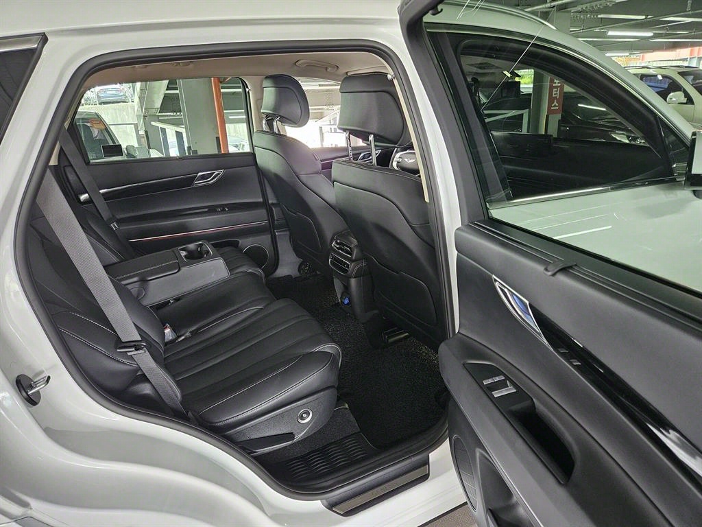 Genesis GV80 - Vista 7