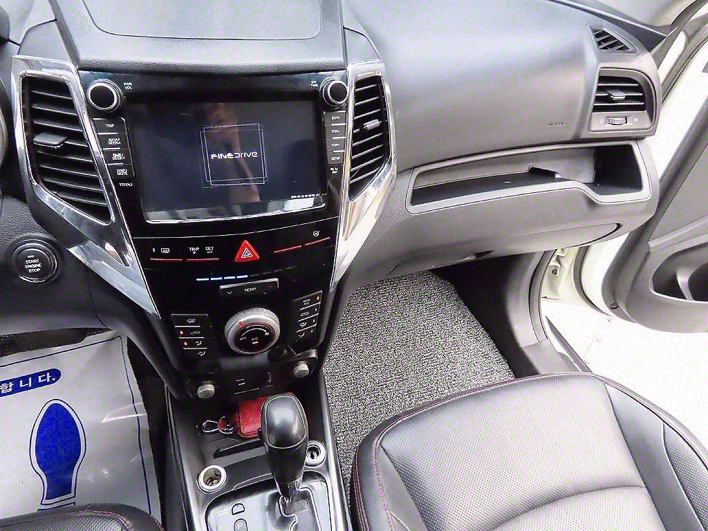 Ssangyong Tivoli 2017 Blanco - Importación desde Corea - HF Imports Iquique - Foto 7