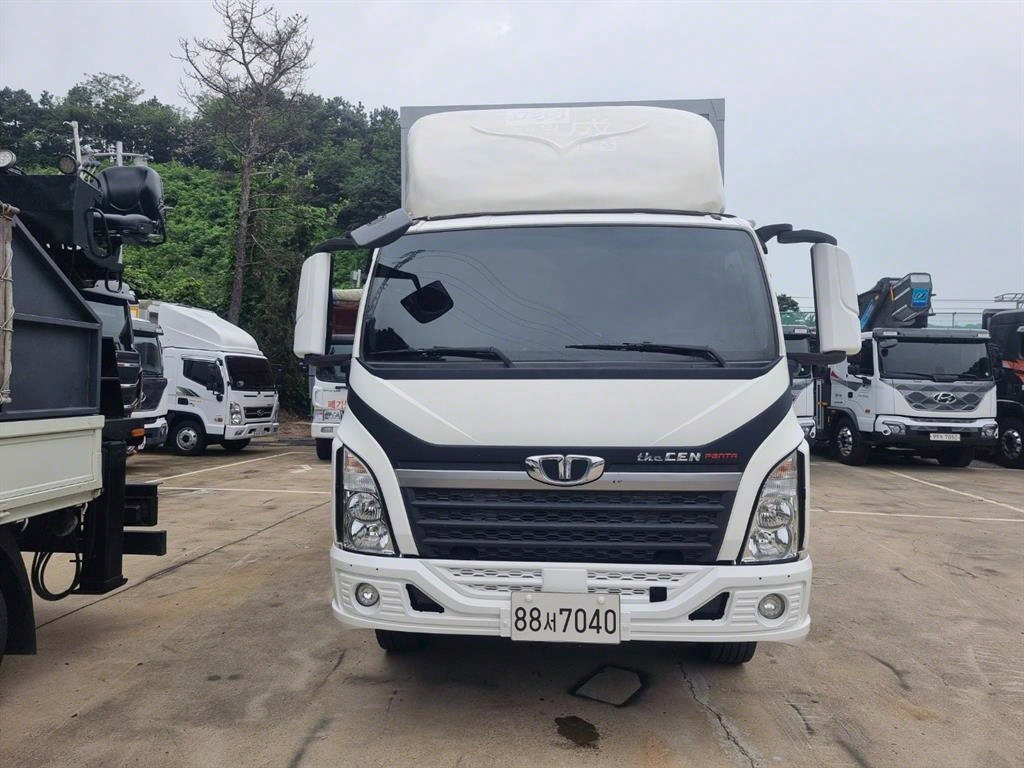 medium and large cargo truck - Vista 9