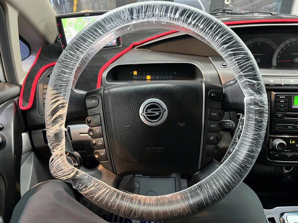 Ssangyong Rodius - Vista 10