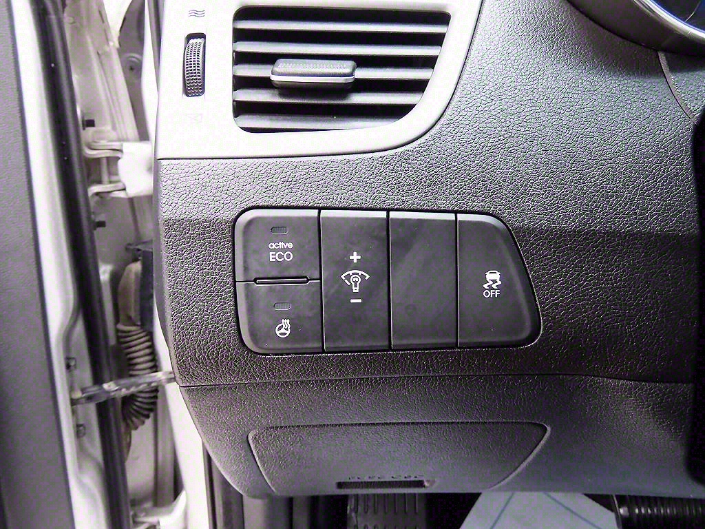 HYUNDAI Avante - Vista 12