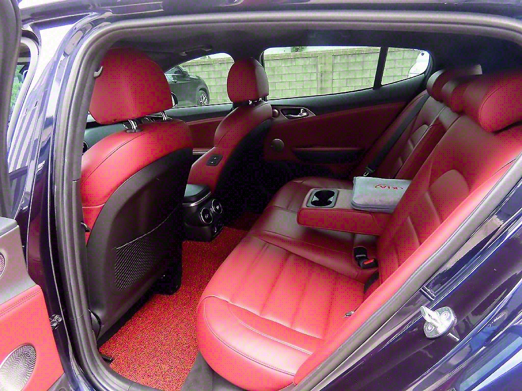 KIA Stinger - Vista 6