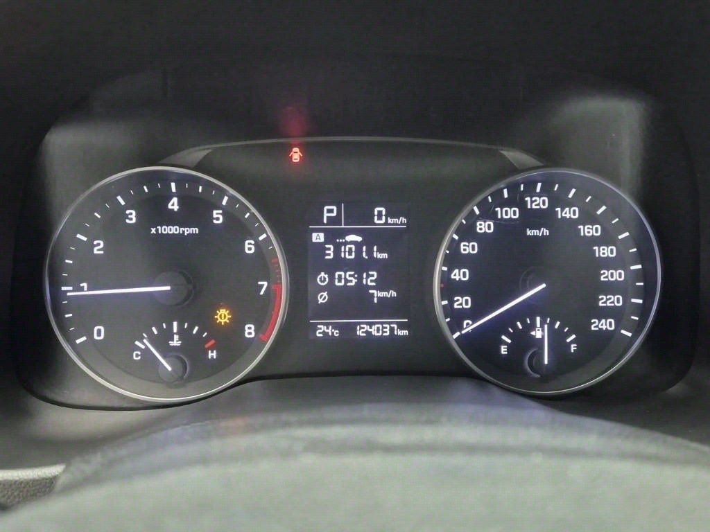 HYUNDAI Avante - Vista 5