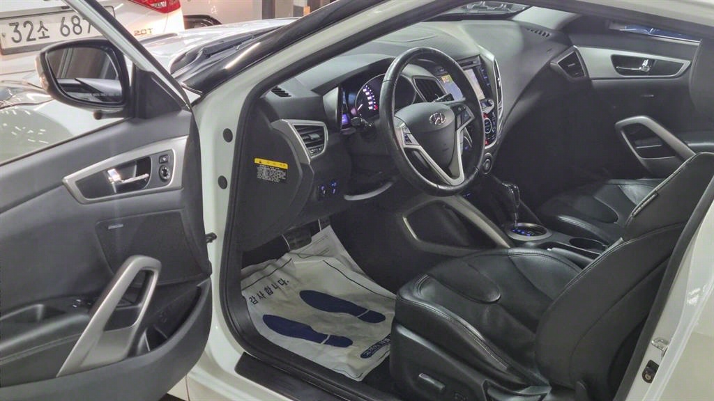 HYUNDAI Veloster - Vista 10