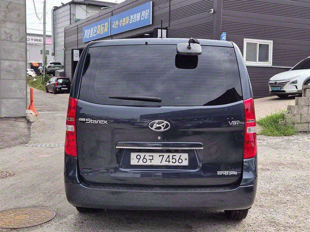 HYUNDAI Starex - Vista 5