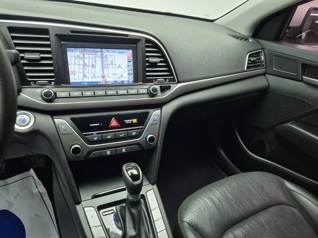 HYUNDAI Avante - Vista 8