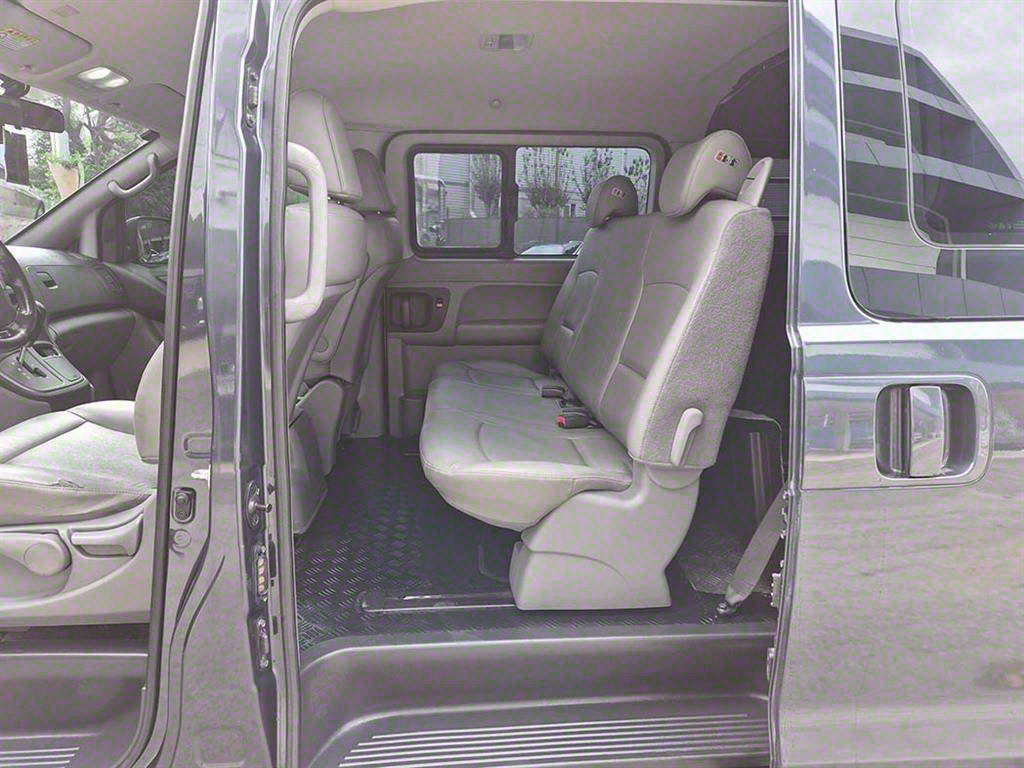 HYUNDAI Starex - Vista 7