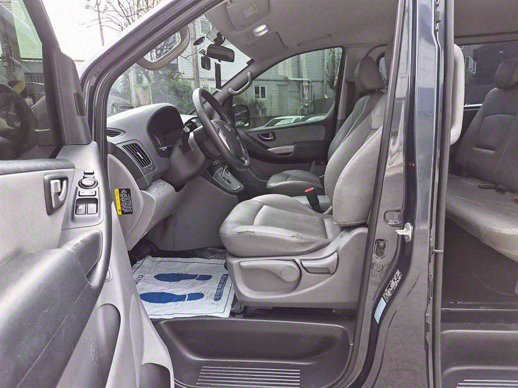 HYUNDAI Starex - Vista 6