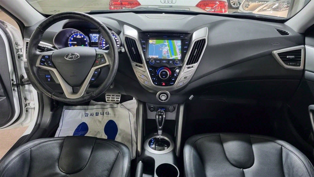 HYUNDAI Veloster - Vista 7