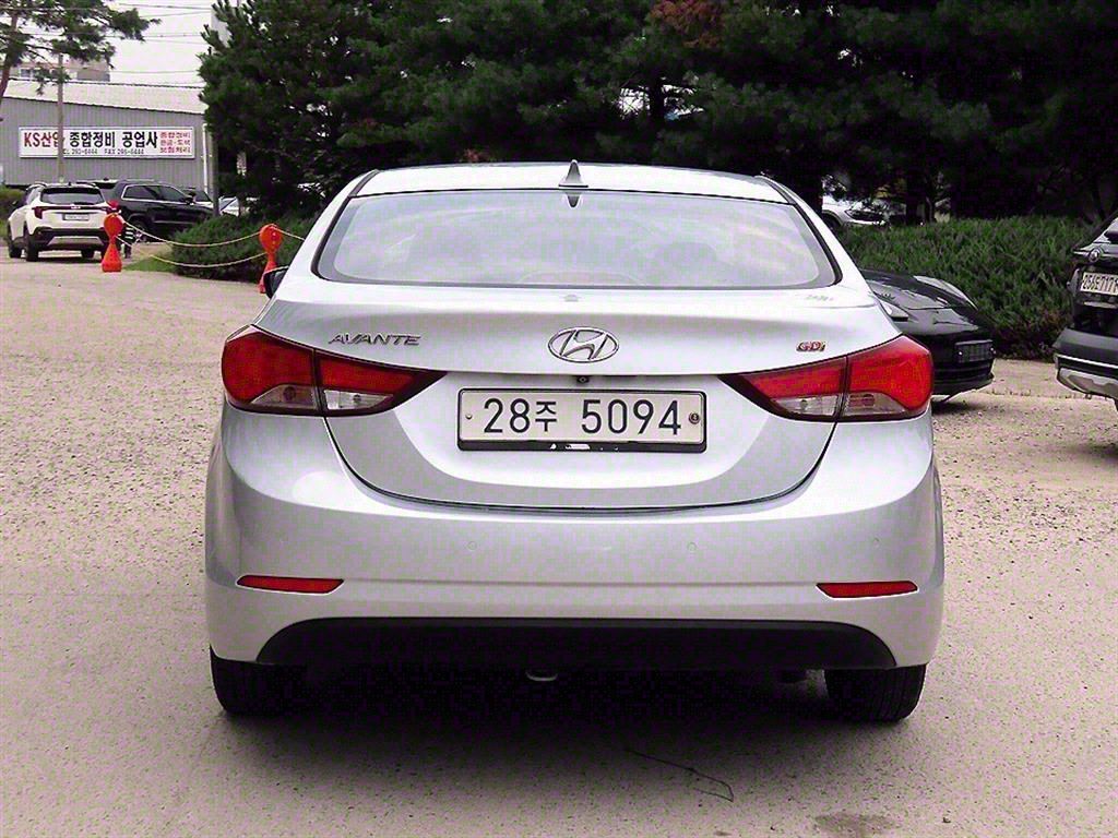 HYUNDAI Avante - Vista 4