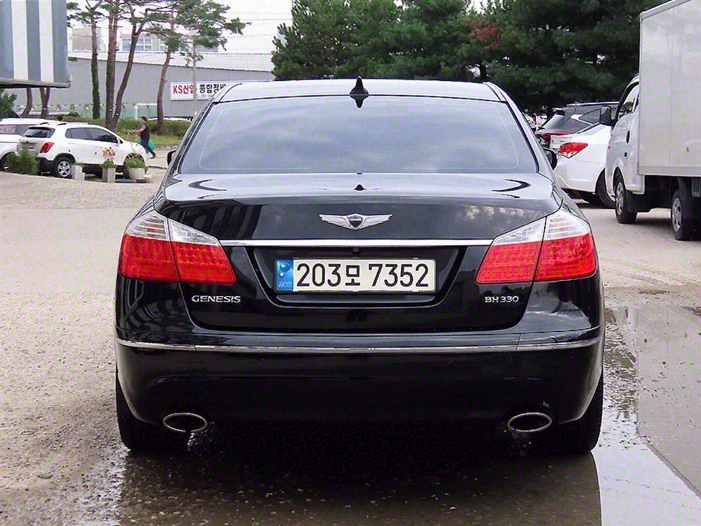 HYUNDAI Genesis - Vista 4