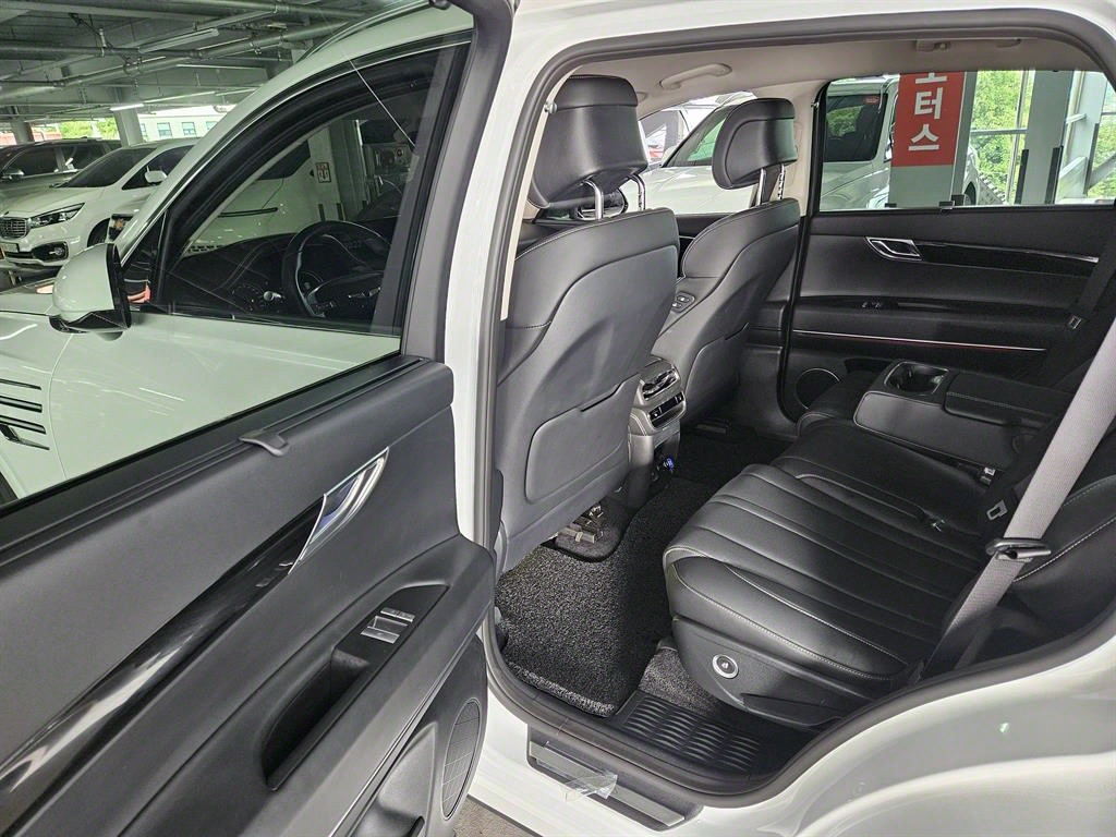 Genesis GV80 - Vista 9